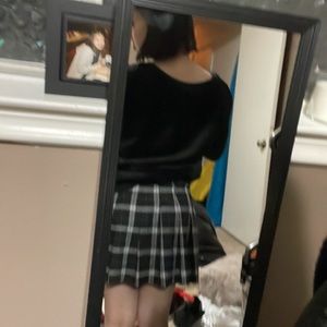 Divided black plaid skirt